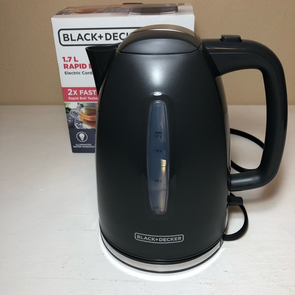 Black+Decker Electric 1.7 Liter Rapid Boil Electric Kettle, Gray, Used Once